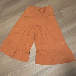 Loose short, orange brownish BP pants
